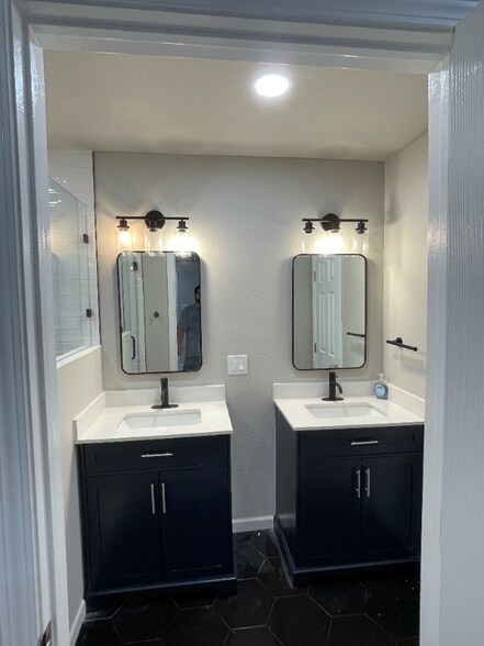 Building Photo - 3313 Pine St