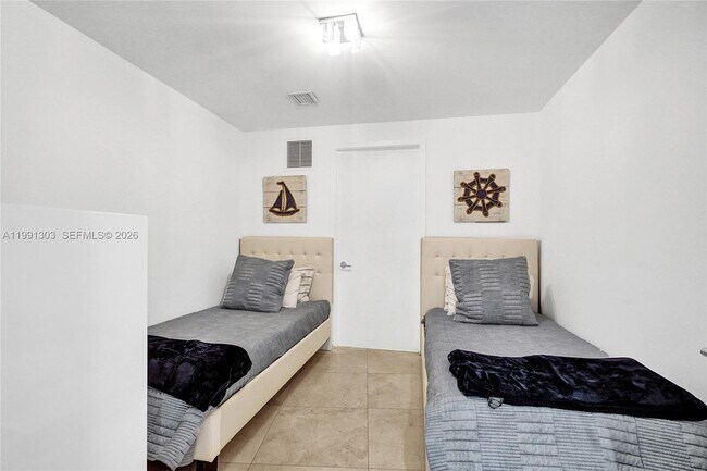 Building Photo - 18201 Collins Ave