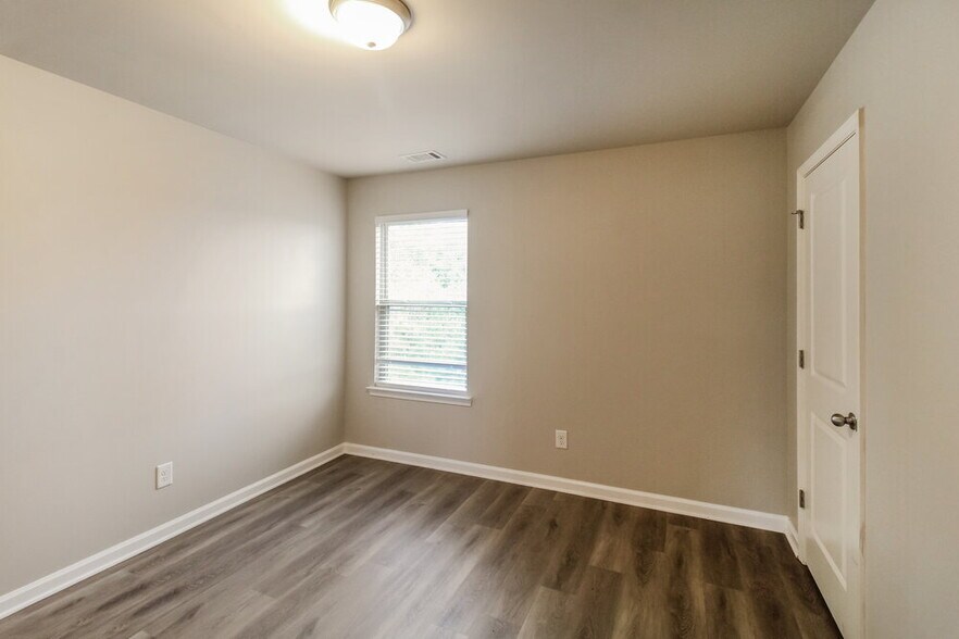 Building Photo - 203 Fern Walk