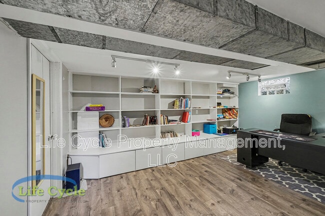 Building Photo - 2052 Collingwood Ave SW