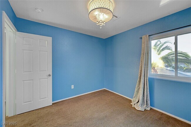 Building Photo - 5470 Logville St