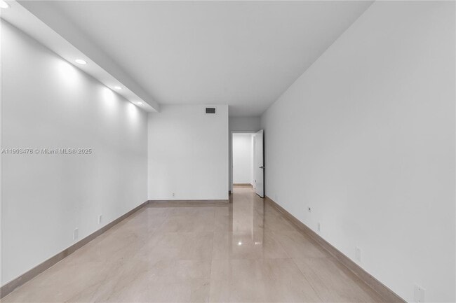 Building Photo - 141 Crandon Blvd