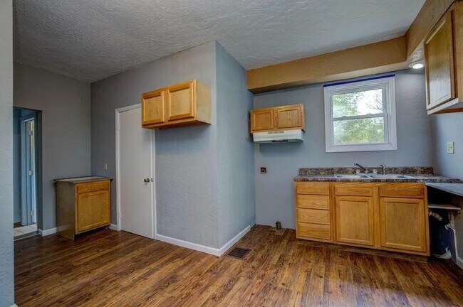 Building Photo - 330 W Withrow St