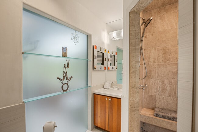 Building Photo - 650 S Monarch St