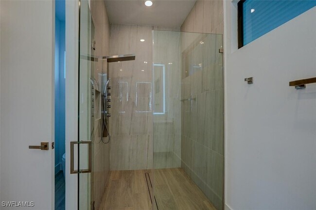 Building Photo - 1227 NW 40th Pl