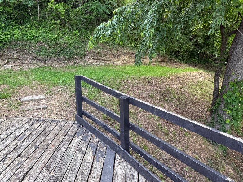 Deck - 207 Poplar St