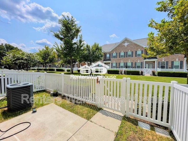 Building Photo - 1128 Winsford Ln