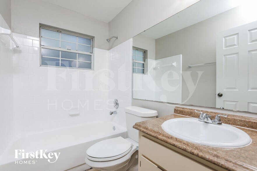 Building Photo - 2144 Churchill Downs Cir