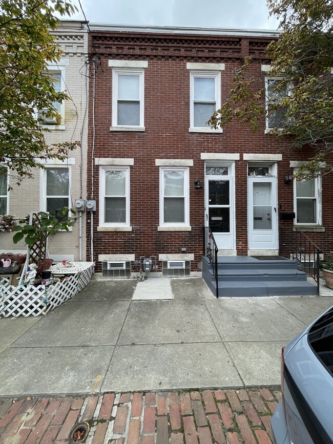 Primary Photo - 794 Line St