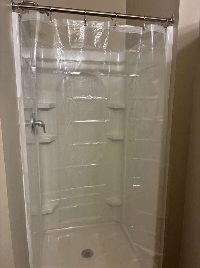 Building Photo - 4 Bedroom, 2 Full Bathroom Home With Central Air & Large Yard