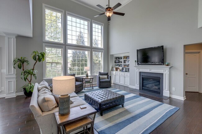 Building Photo - 5 Bedroom Home with Theater Room & 3-Car Garage in Franklin