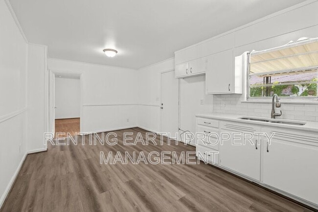 Building Photo - 6109 Blocton Ave