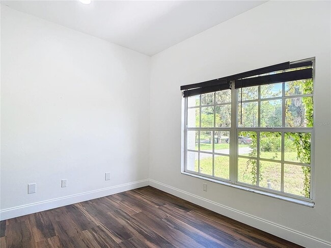 Building Photo - 130 16th Ave NE