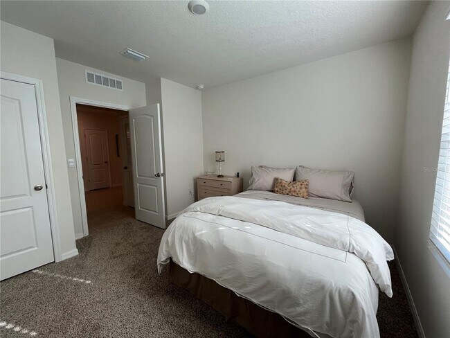 Building Photo - 2219 Lake Preserve Cir