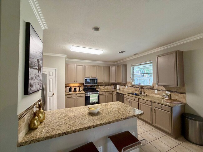 Building Photo - 20914 Medallion Pointe Dr