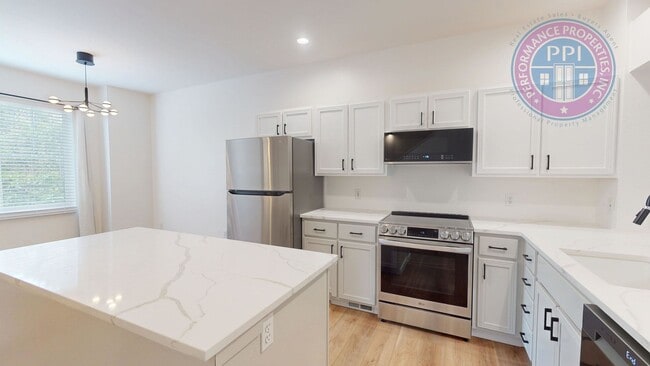 Building Photo - Prime Location, Directly Across From Nike Headquarters! Beautiful Townhouse, Two En-Suites, Centr...