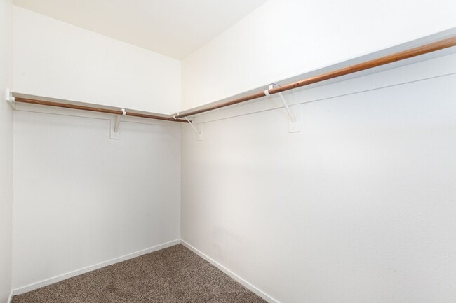 Building Photo - Upstairs 2 br unit in gated community with pool/spa/bbq area