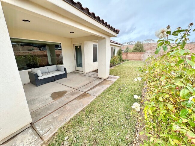 Building Photo - Beautiful Red Waters Home