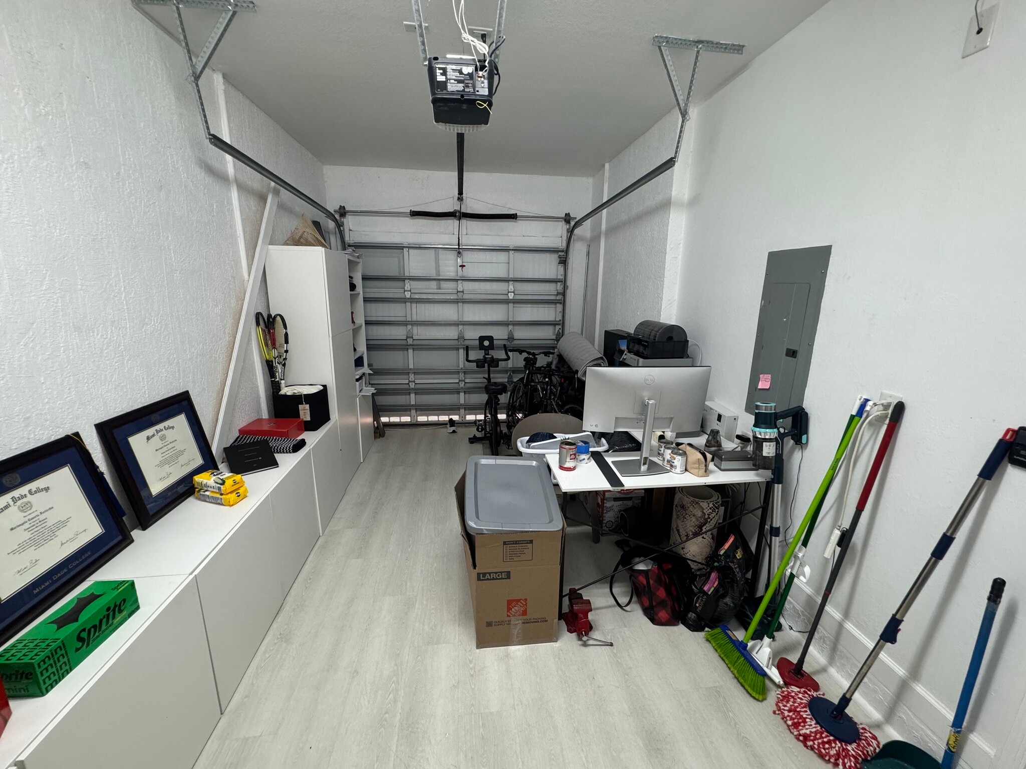 GARAGE FULL VINYL - 8880 NW 102nd Pl