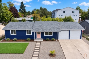 Building Photo - 4270 SW 177th Ave