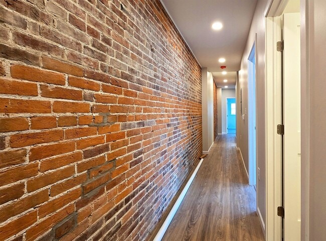 Building Photo - Walnut Street Commons