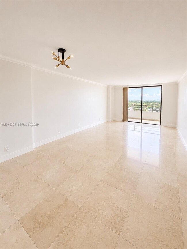 Building Photo - 2500 Parkview Dr