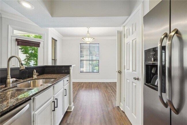 Building Photo - 3777 Peachtree Rd NE