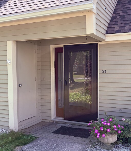 Building Photo - 21 Linwood Rd