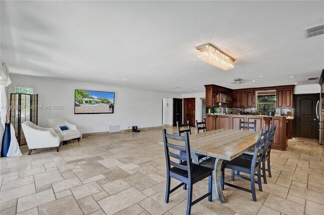 Building Photo - 3100 NE 56th Ct