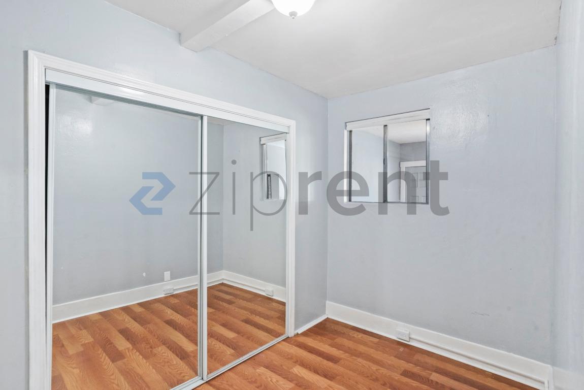 Building Photo - Unit