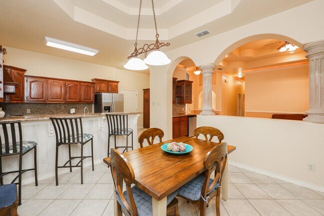 Building Photo - 1237 Whisper Hill Dr
