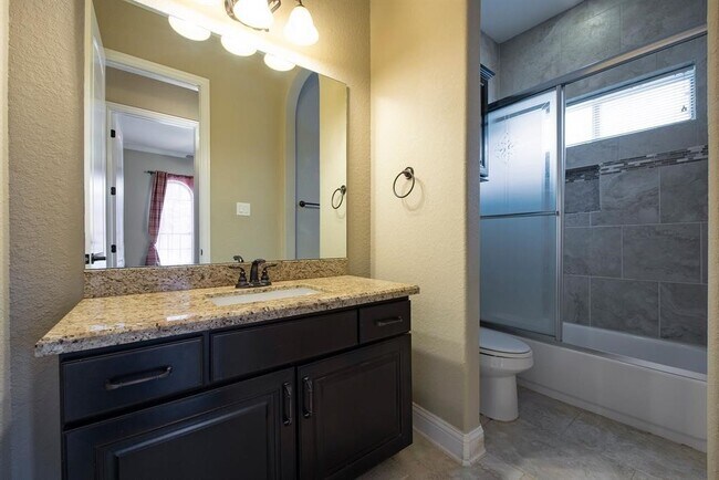 Building Photo - 106 Bella Luce