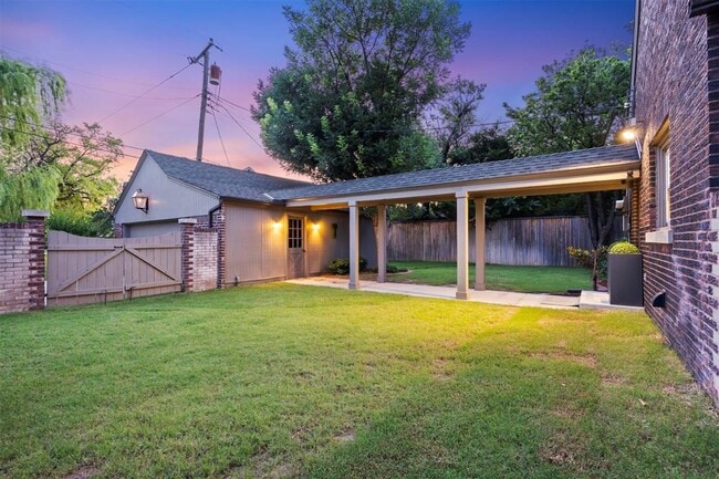 Building Photo - 1125 Park Manor Dr