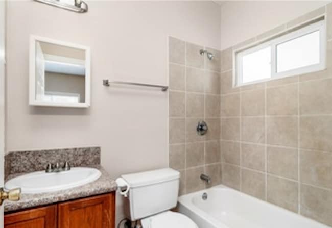 Building Photo - 3028 Edgehill Dr