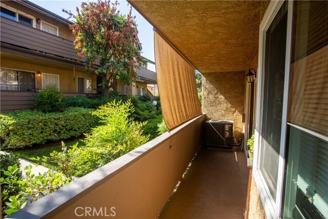 Building Photo - 14835 Sherman Way
