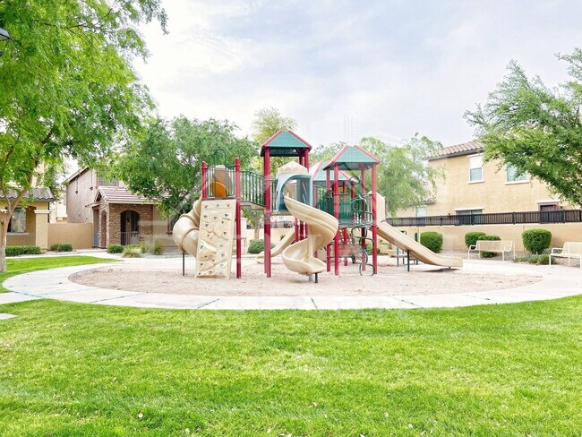 Building Photo - 113 E Palomino Dr