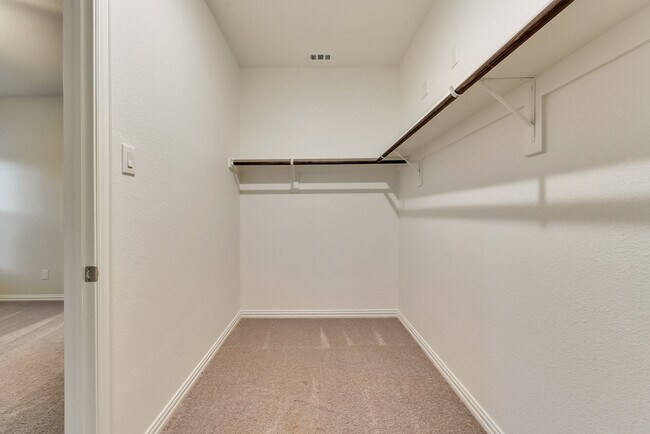 Building Photo - 208 Briarwood Ln