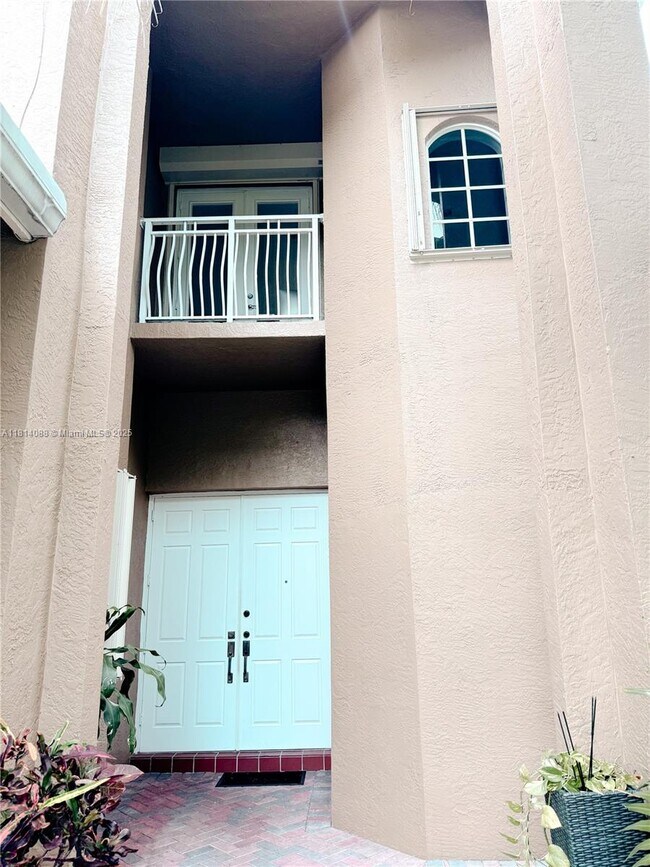 Building Photo - 1621 Diplomat Dr