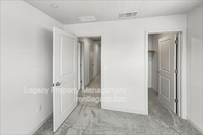 Building Photo - 112 Seahorse St