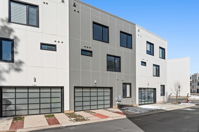 Building Photo - Ultra Modern Durham Townhome Available Now