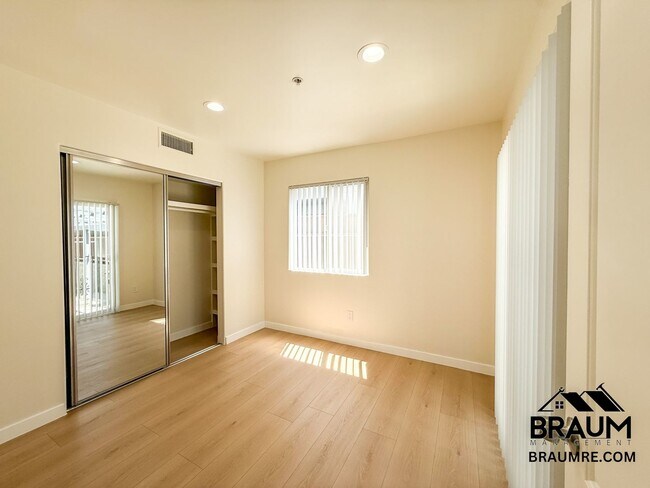 Building Photo - 1415 Centinela Ave