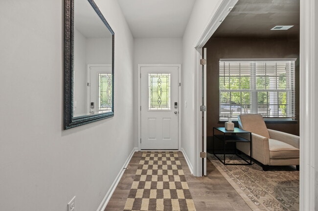 Building Photo - 1009 Chiles Dr