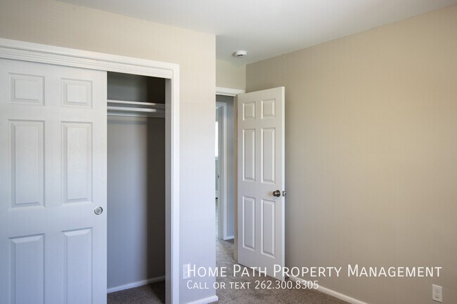 Building Photo - 3030 W Iona Terrace
