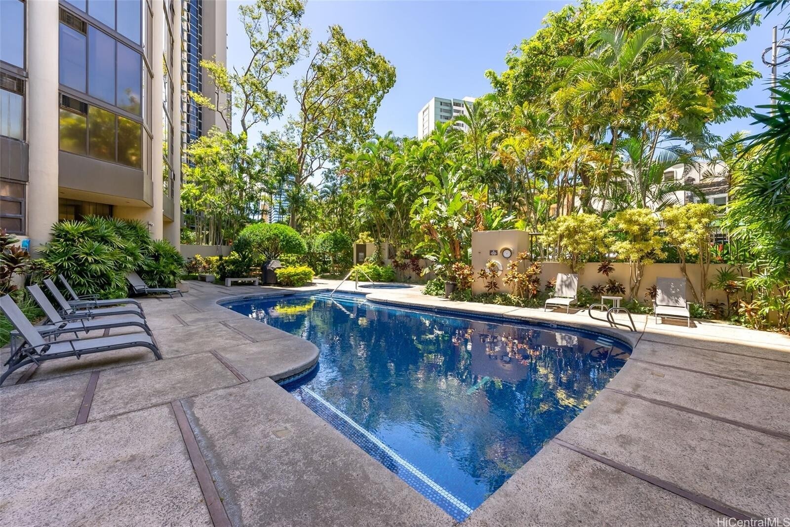 Building Photo - 60 N Beretania St