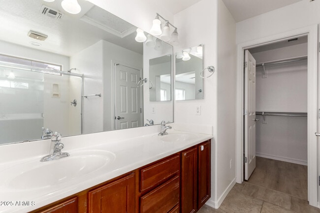 Building Photo - 26417 N Babbling Brook Dr