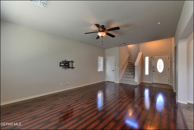 Building Photo - 7528 Wolf Creek Dr