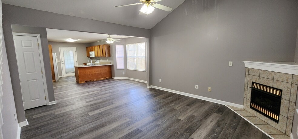 Building Photo - 821 Plantation Dr