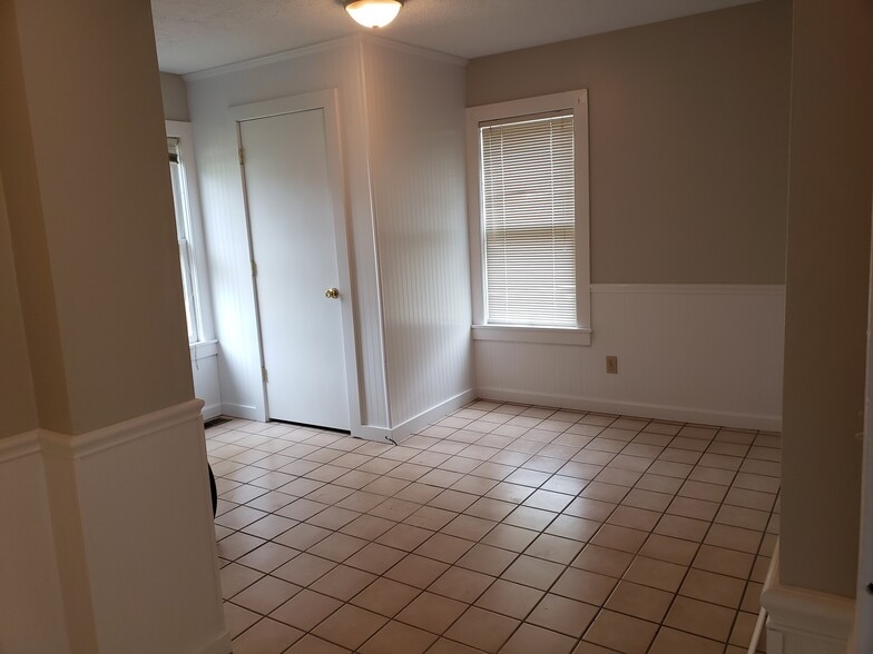 Building Photo - 500 N Catherine St