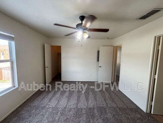 Building Photo - 300 S Magnolia St