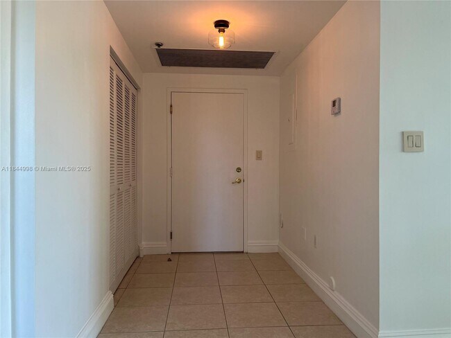 Building Photo - 1824 Brickell Ave